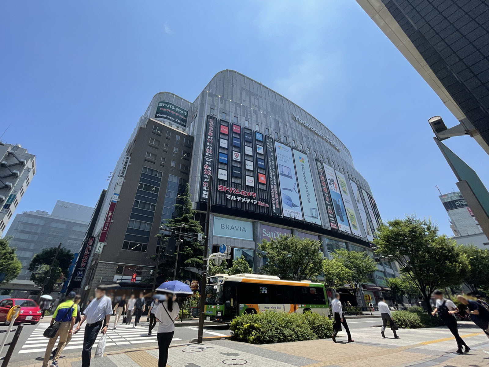 付近のヨドバシカメラ マルチメディアAkiba