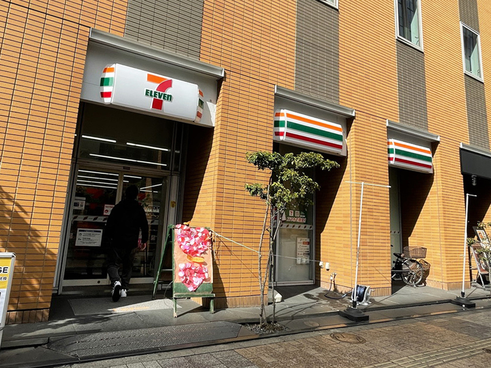 隣のセブンイレブン秋葉原駅北店
