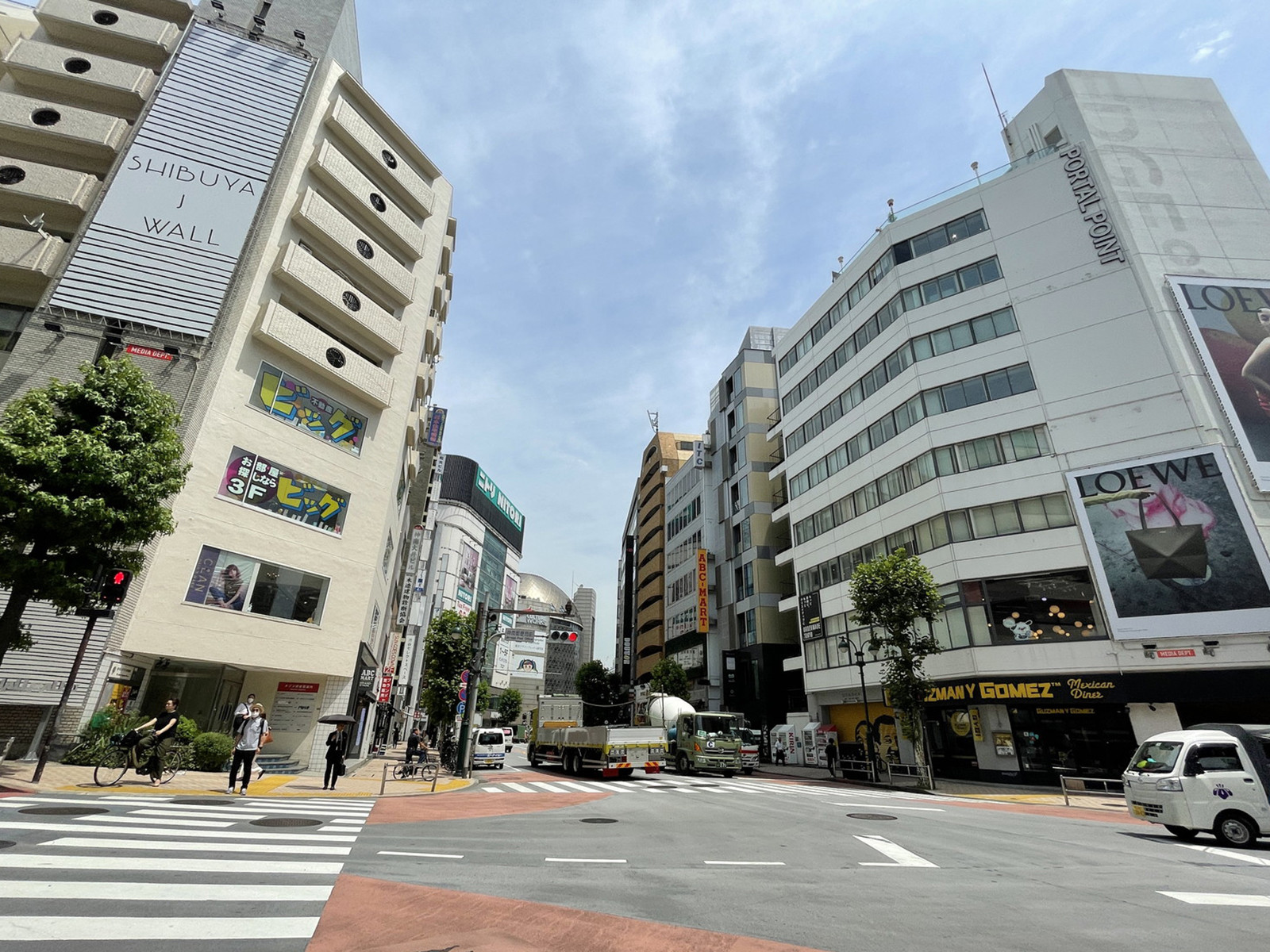 メゾン渋谷前面の通り