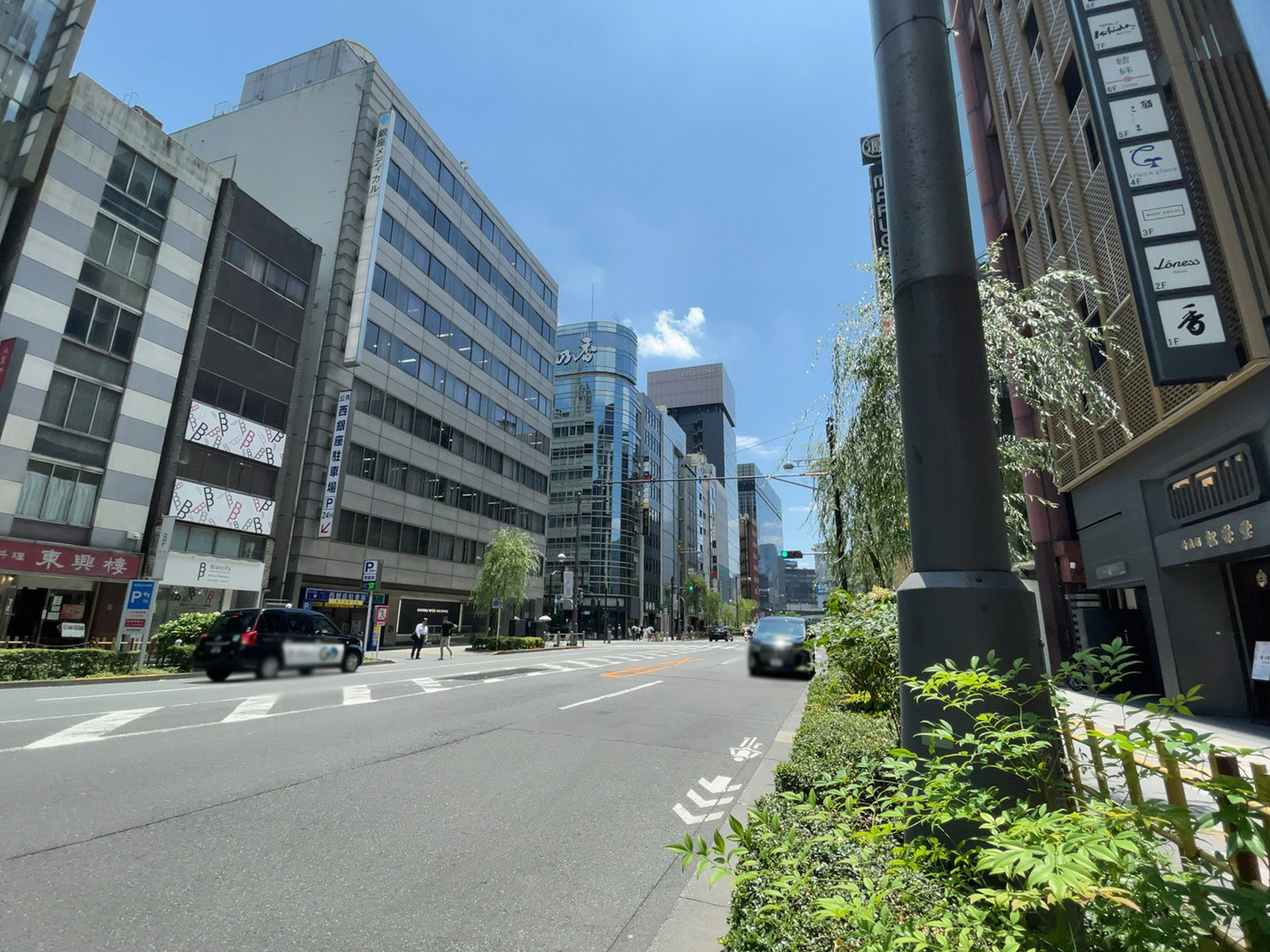 ブランエスパ銀座前面の外堀通り