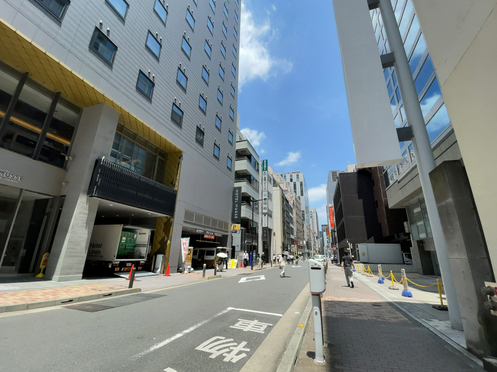 銀座菊地ビルディング前面の通り
