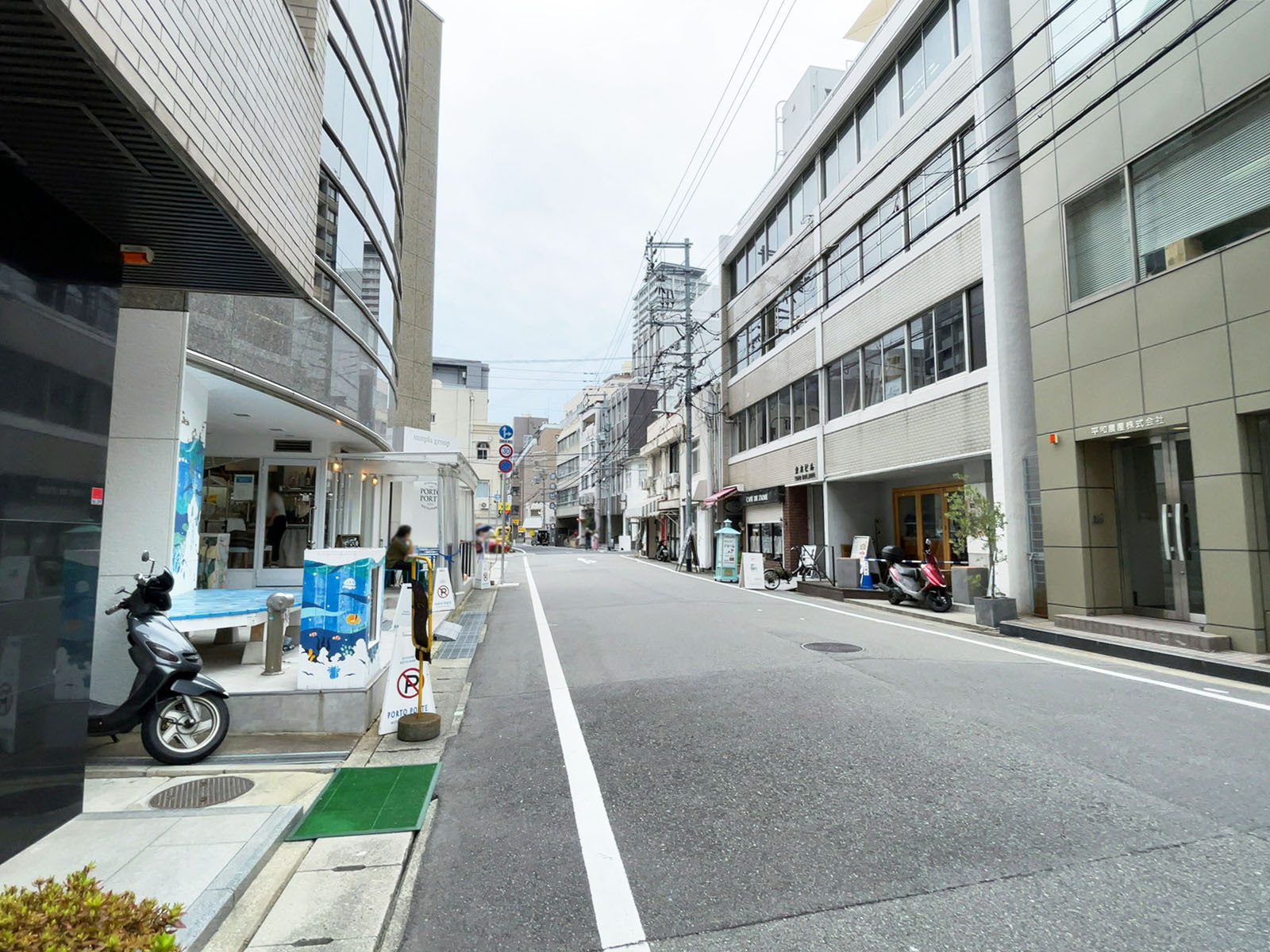 東洋ビルディング前面の通り