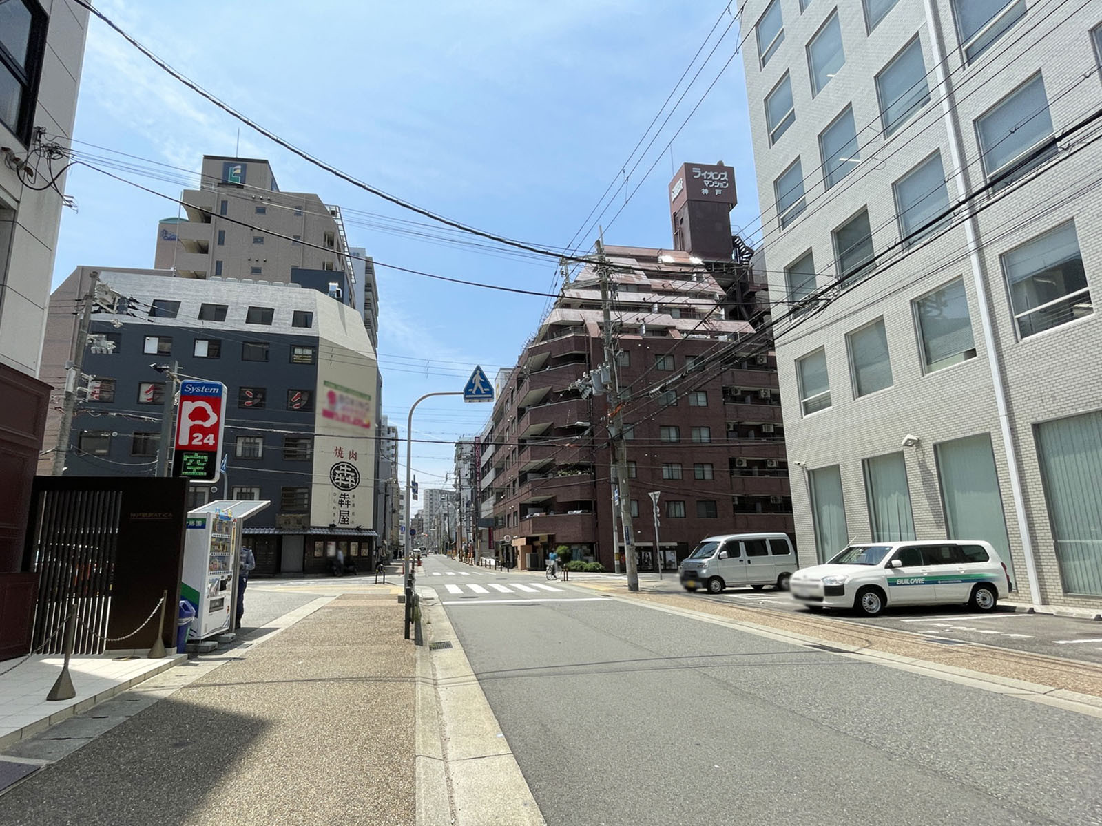 神戸駅前ATビル前面の通り