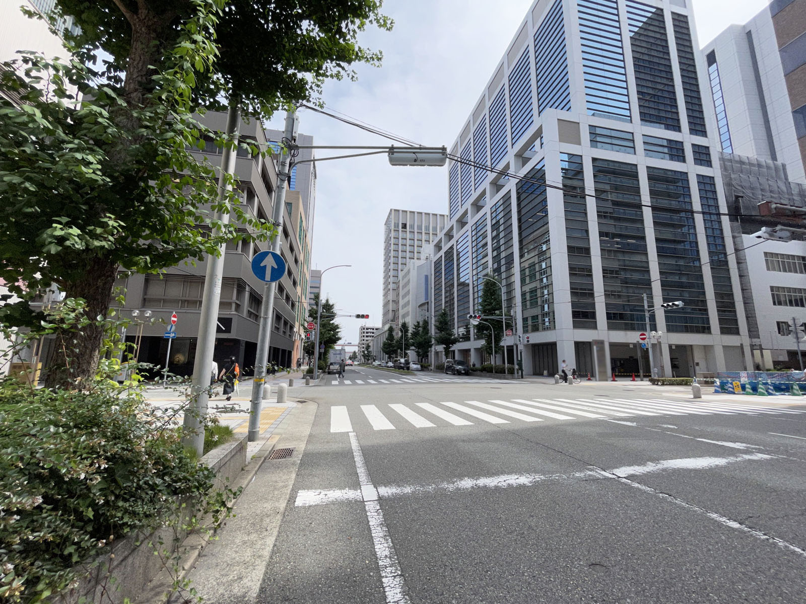 京町栄光ビル前面の通り