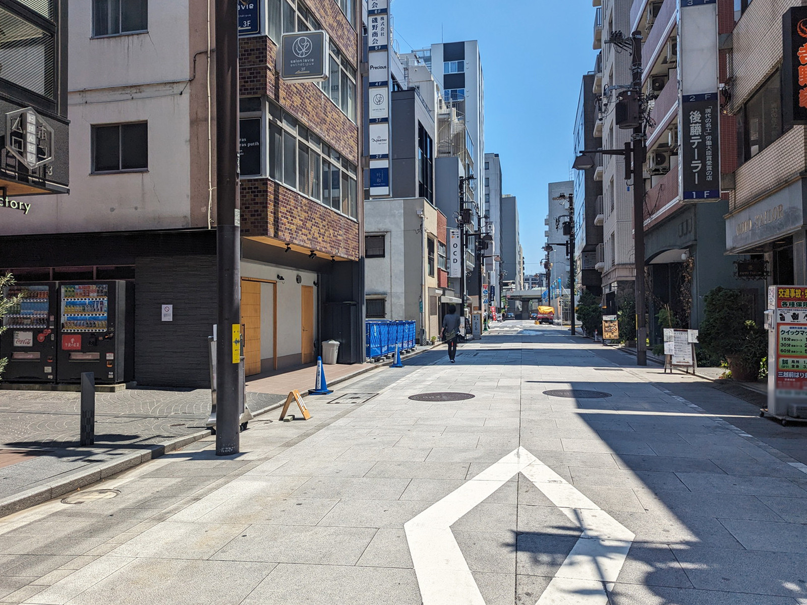 テラサキ第2ビル前面のむろまち小路