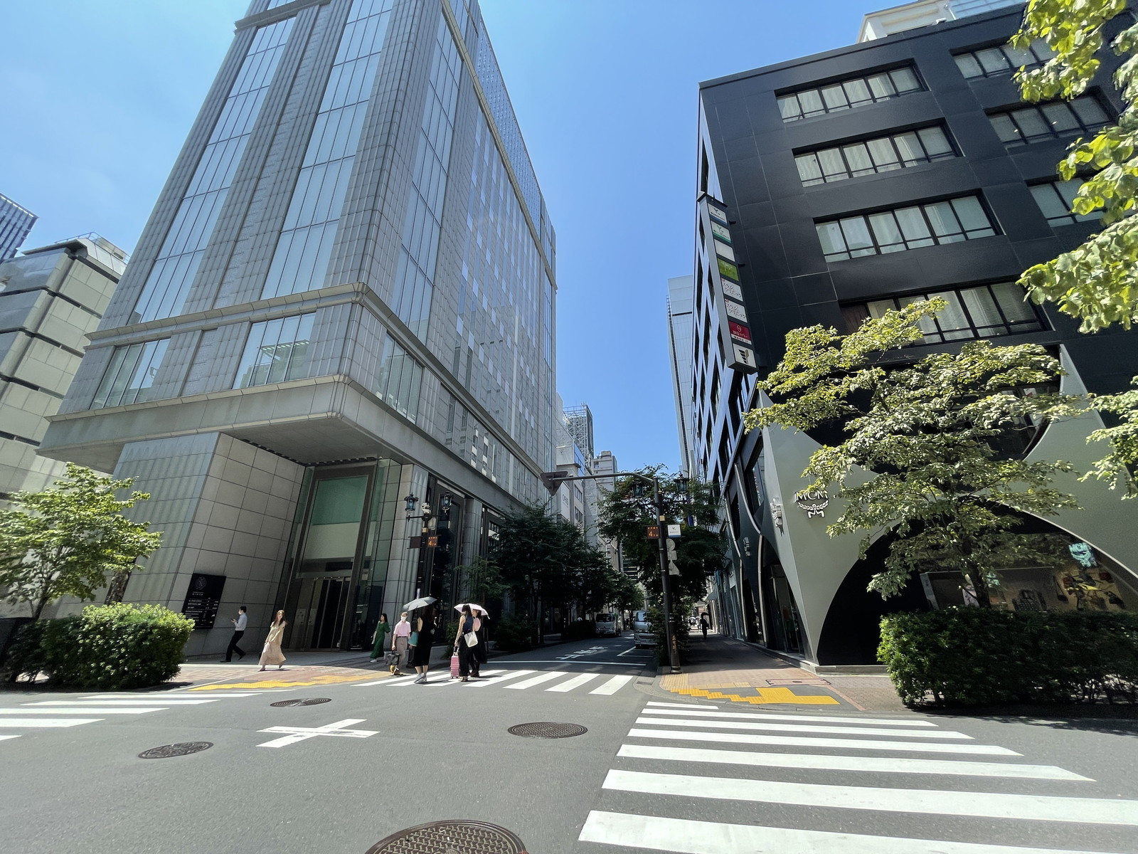 東京銀座第二朝日ビル前面の通り