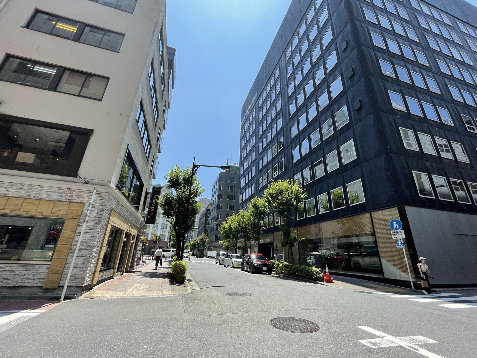 銀座アステルビル前面の通り