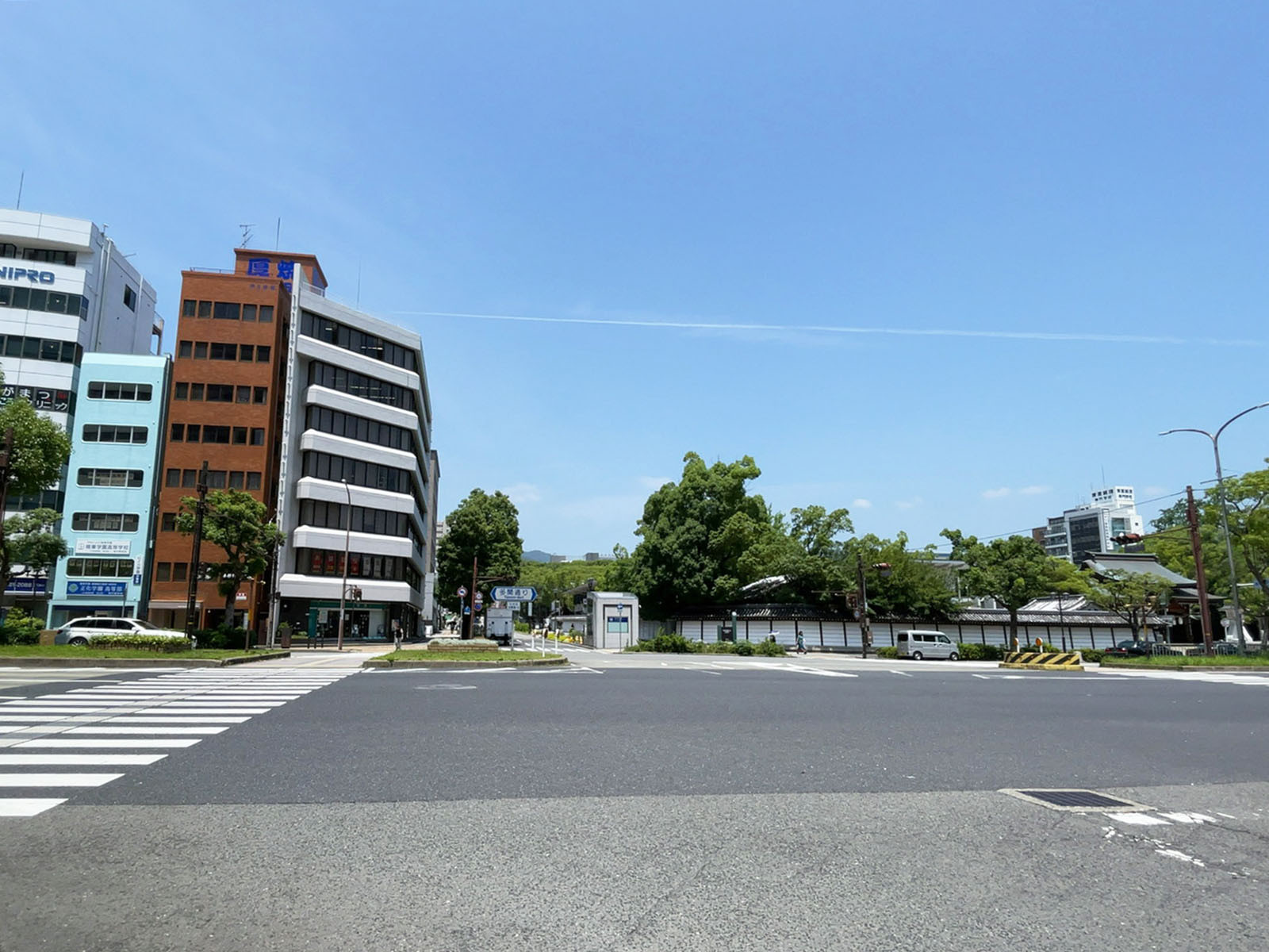 三共神戸ツインビル前面の通り