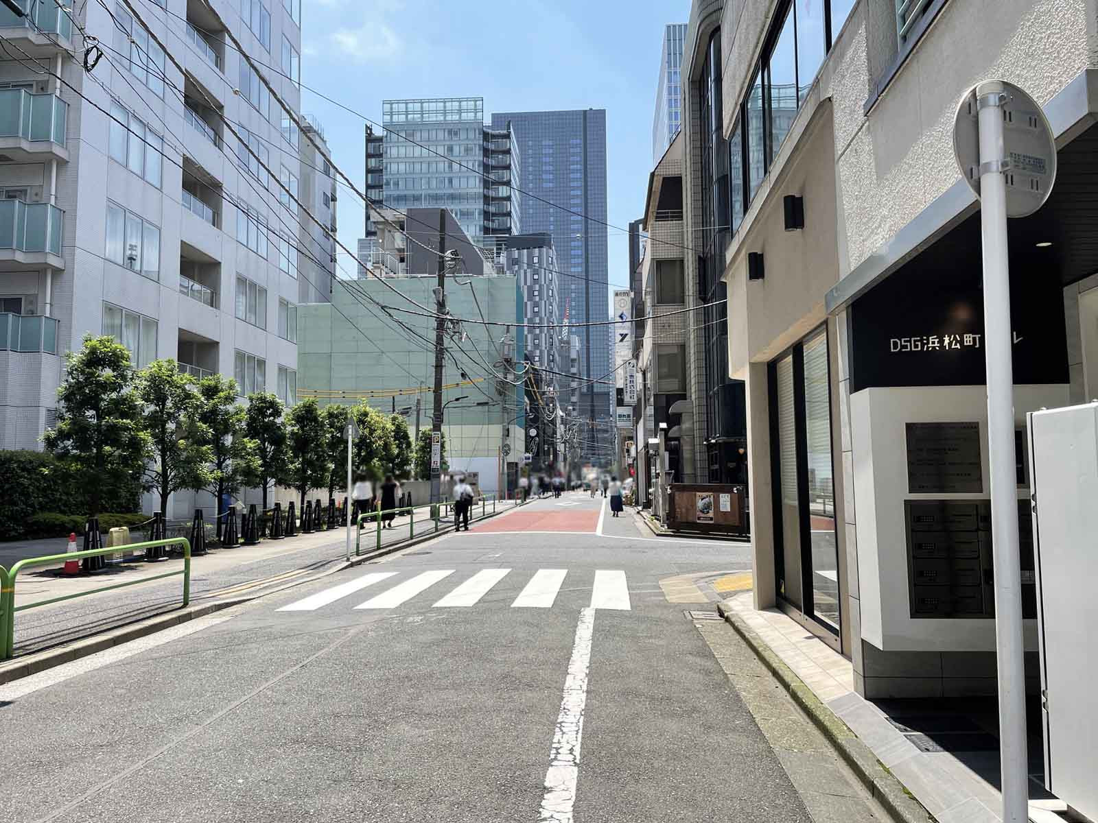 吉和田ビル前面の通り