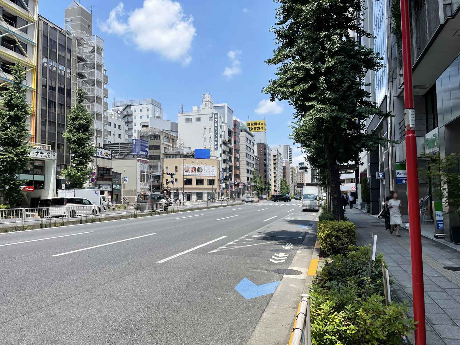 芝パークビル前面の第一京浜