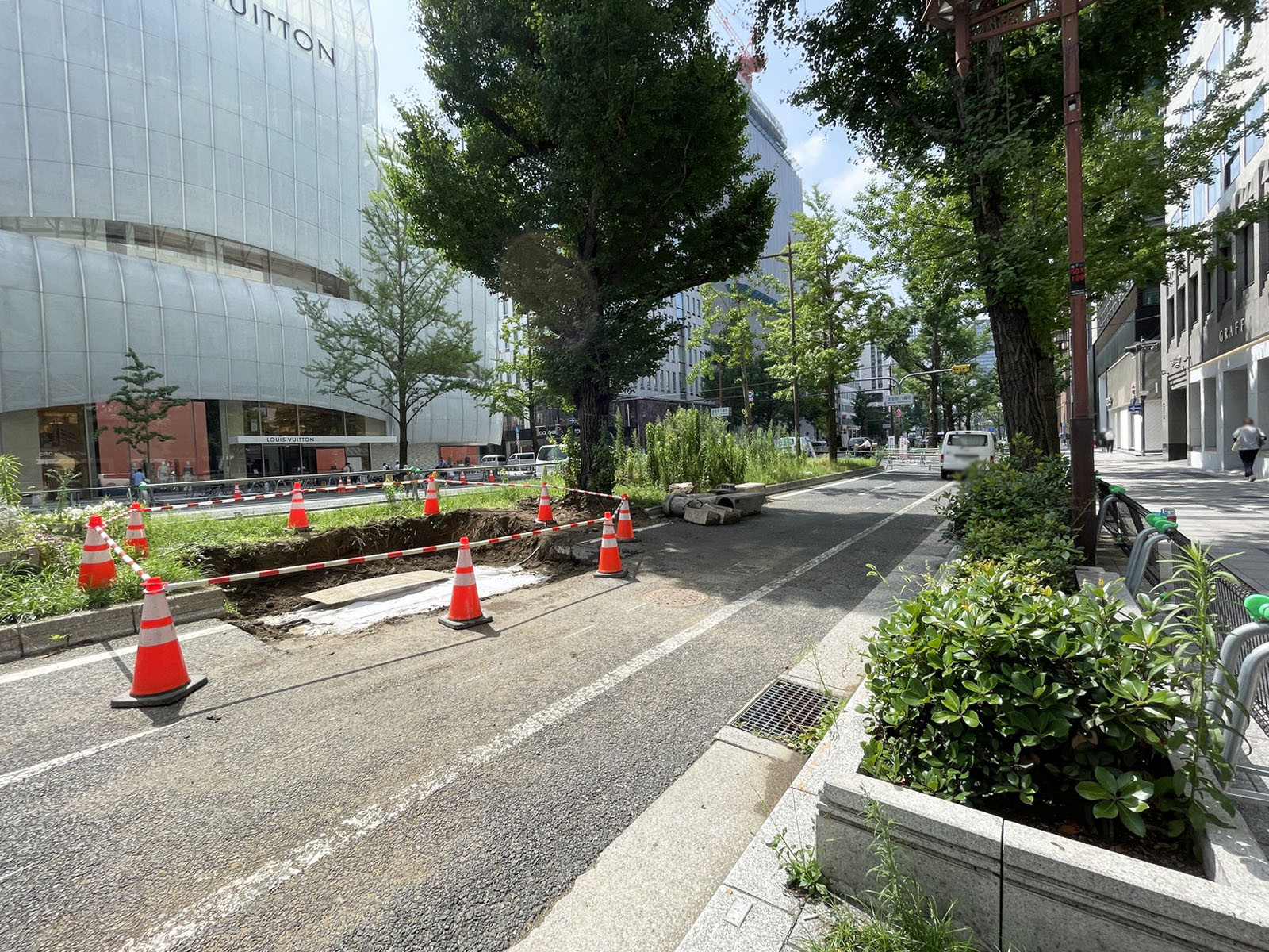 日本生命御堂筋八幡町ビル前面の通り