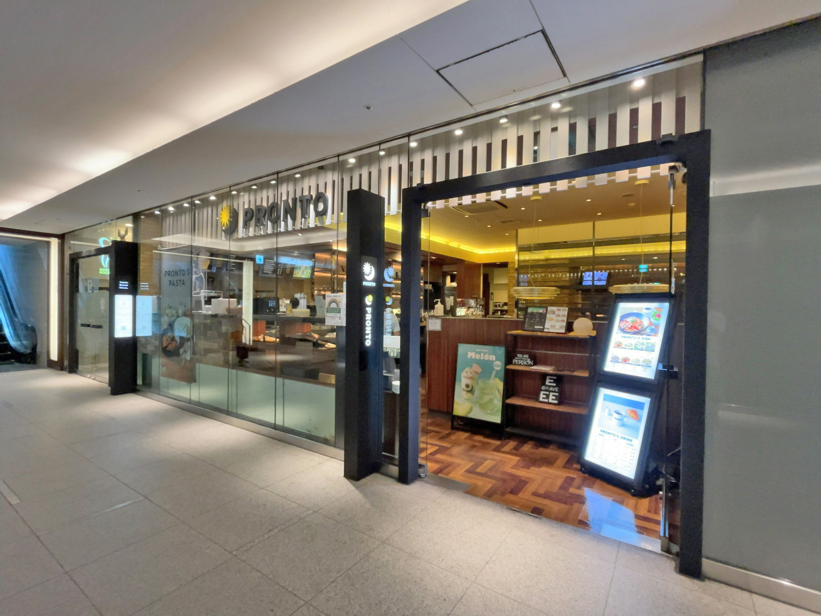 徒歩2分のプロント外苑前店