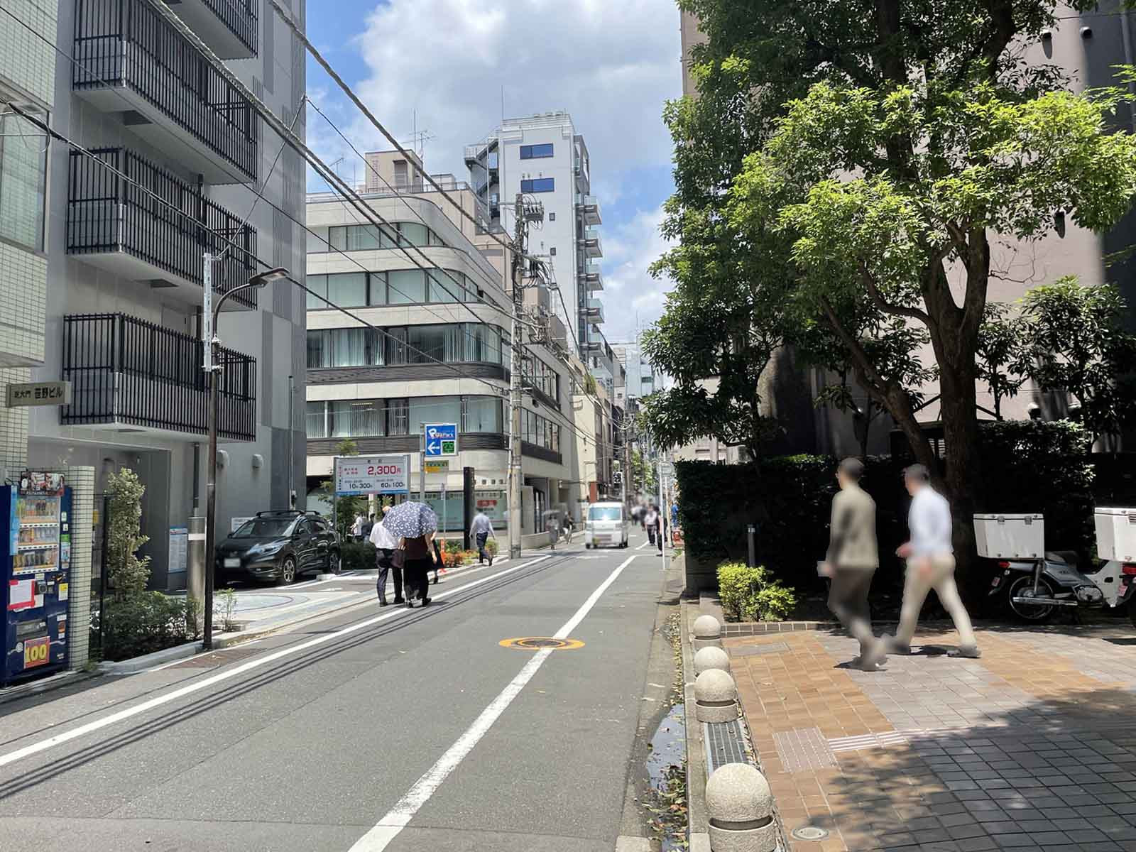 芝大門笹野ビル前面の通り