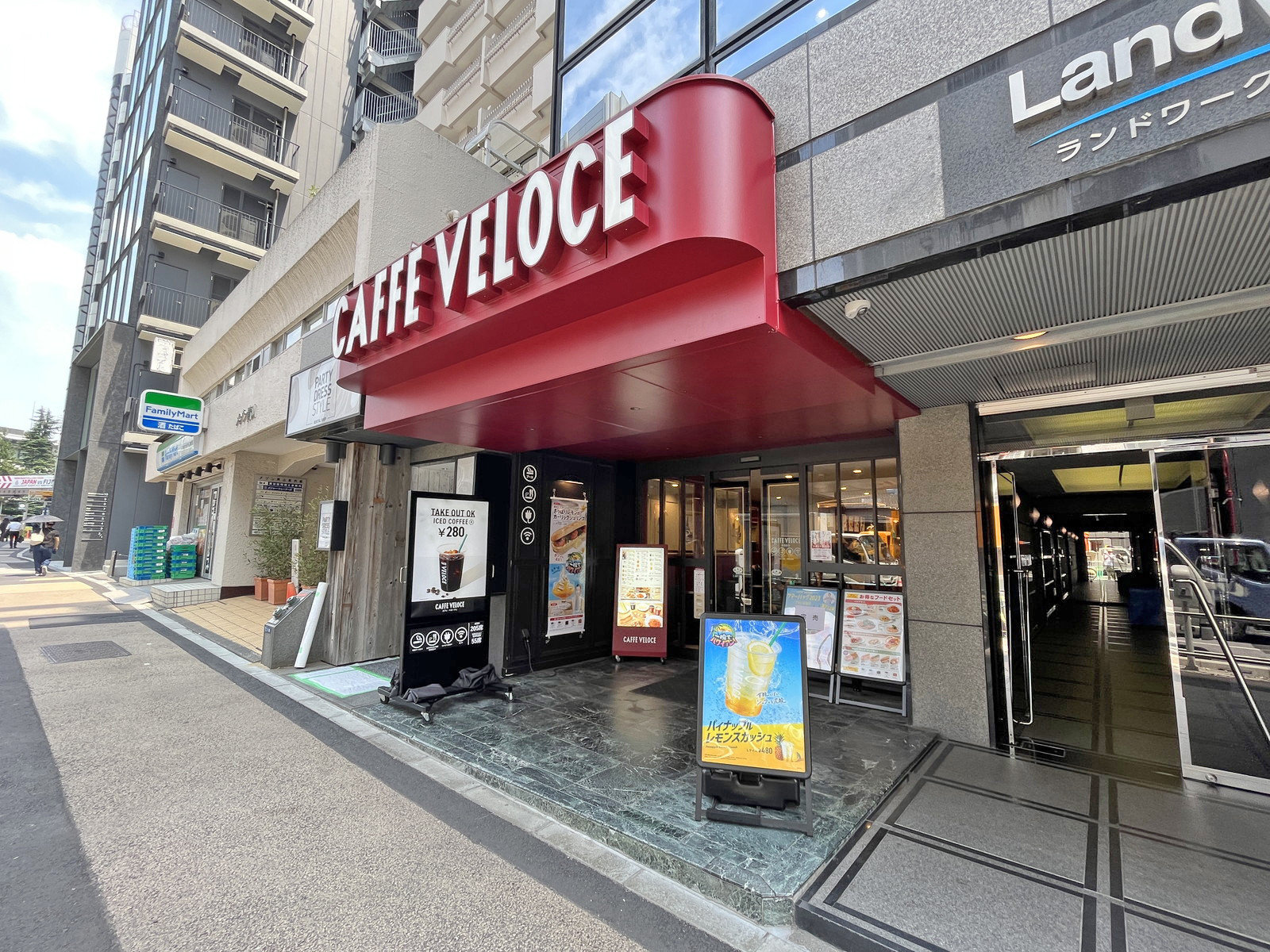 同じ並びのベローチェ外苑前店