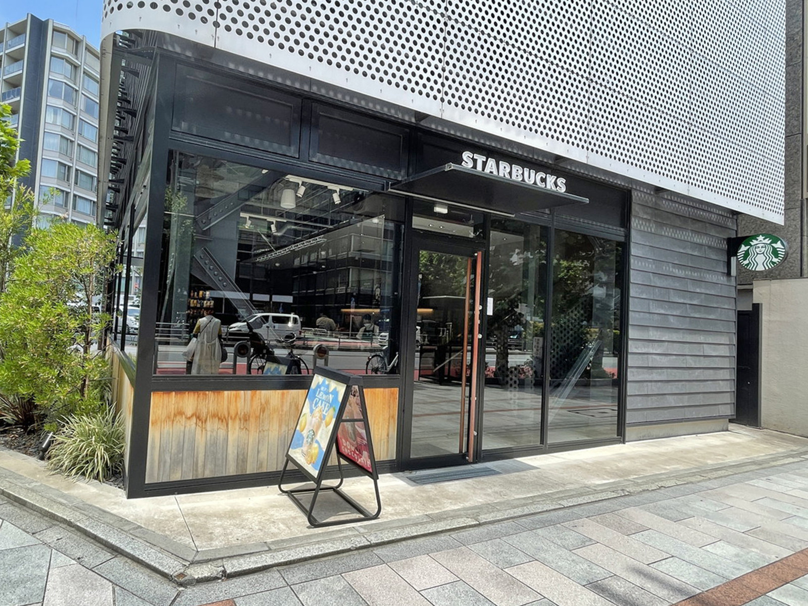 徒歩3分のスターバックス コーヒー淡路町駅前店