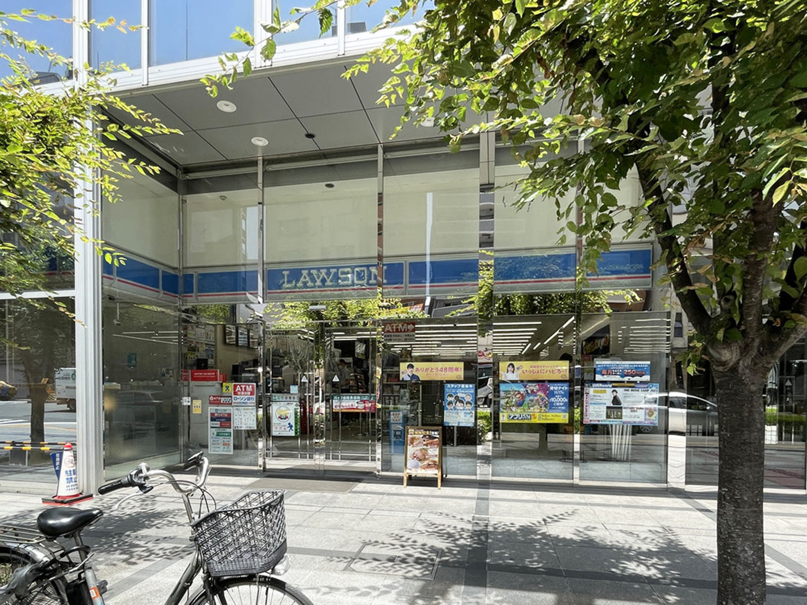 徒歩1分のローソン 西区土佐堀一丁目店