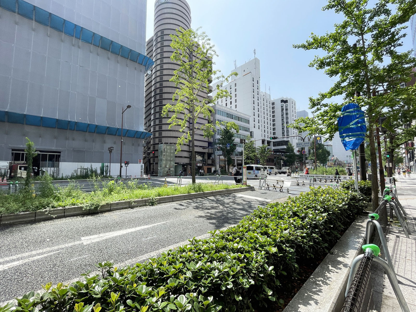 御堂筋ジュンアシダビル前面の通り