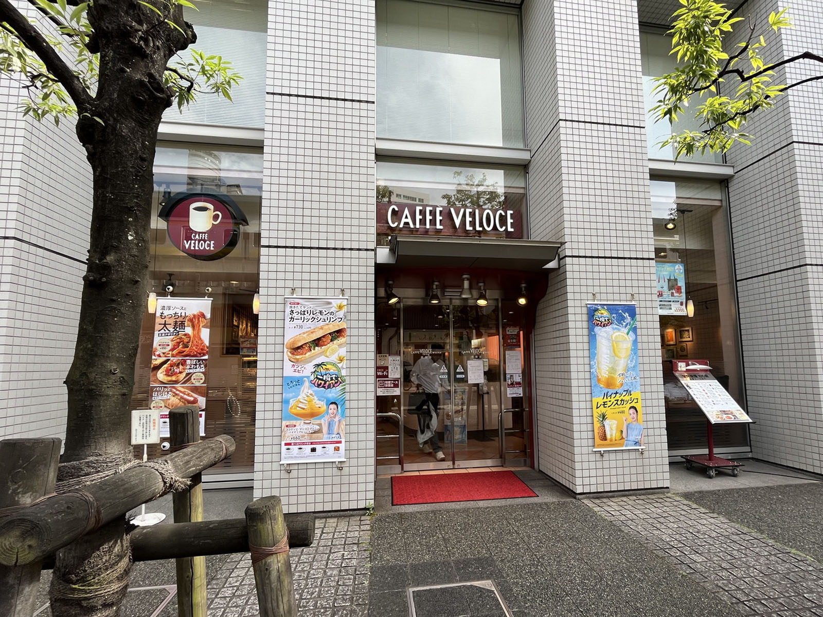 徒歩3分のカフェ・ベローチェ