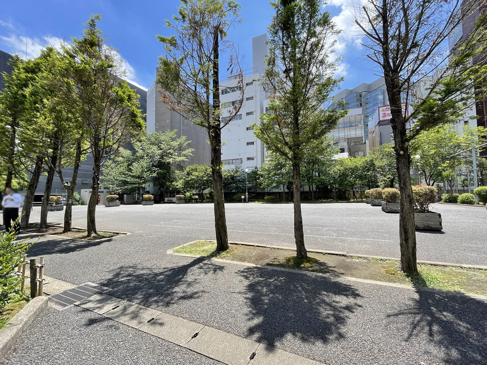 徒歩1分の千代田区立小川広場