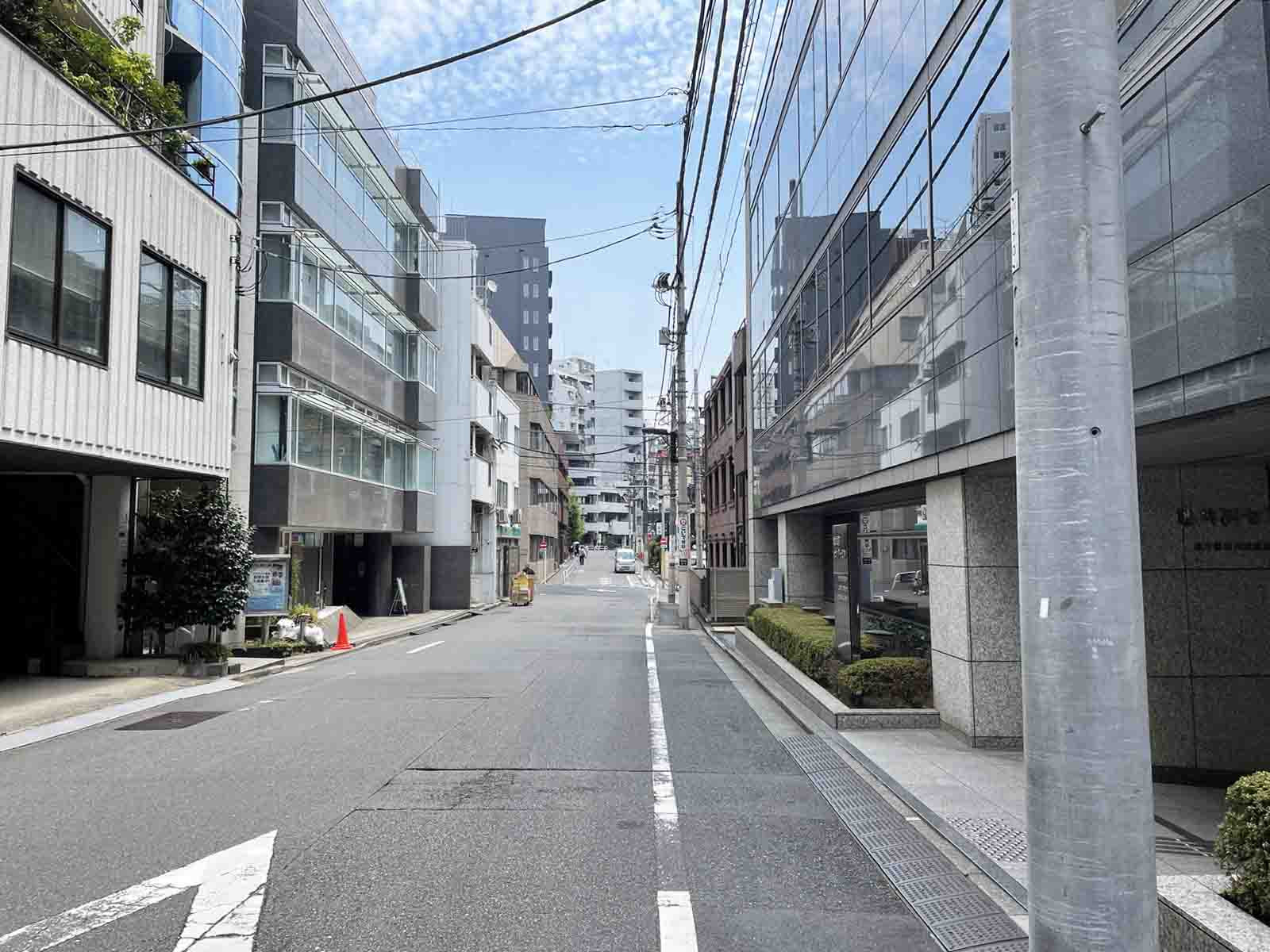平河町アーバンビル前面の通り