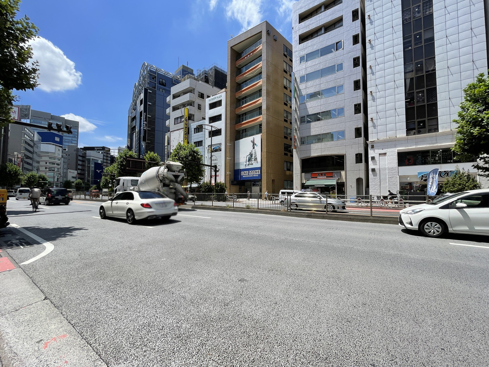 KIMURA BUILDING前面の通り