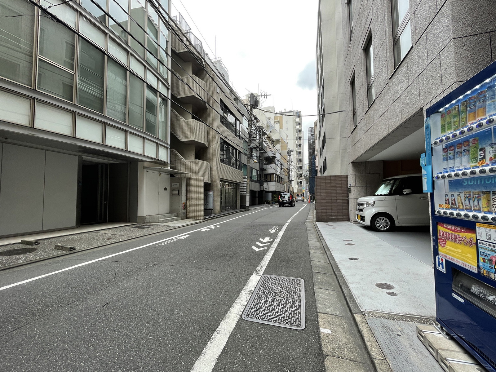 東邦沢口ビル前面の通り