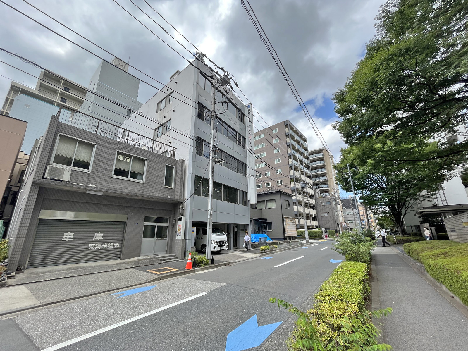 永代ダイヤビルディング前面通り