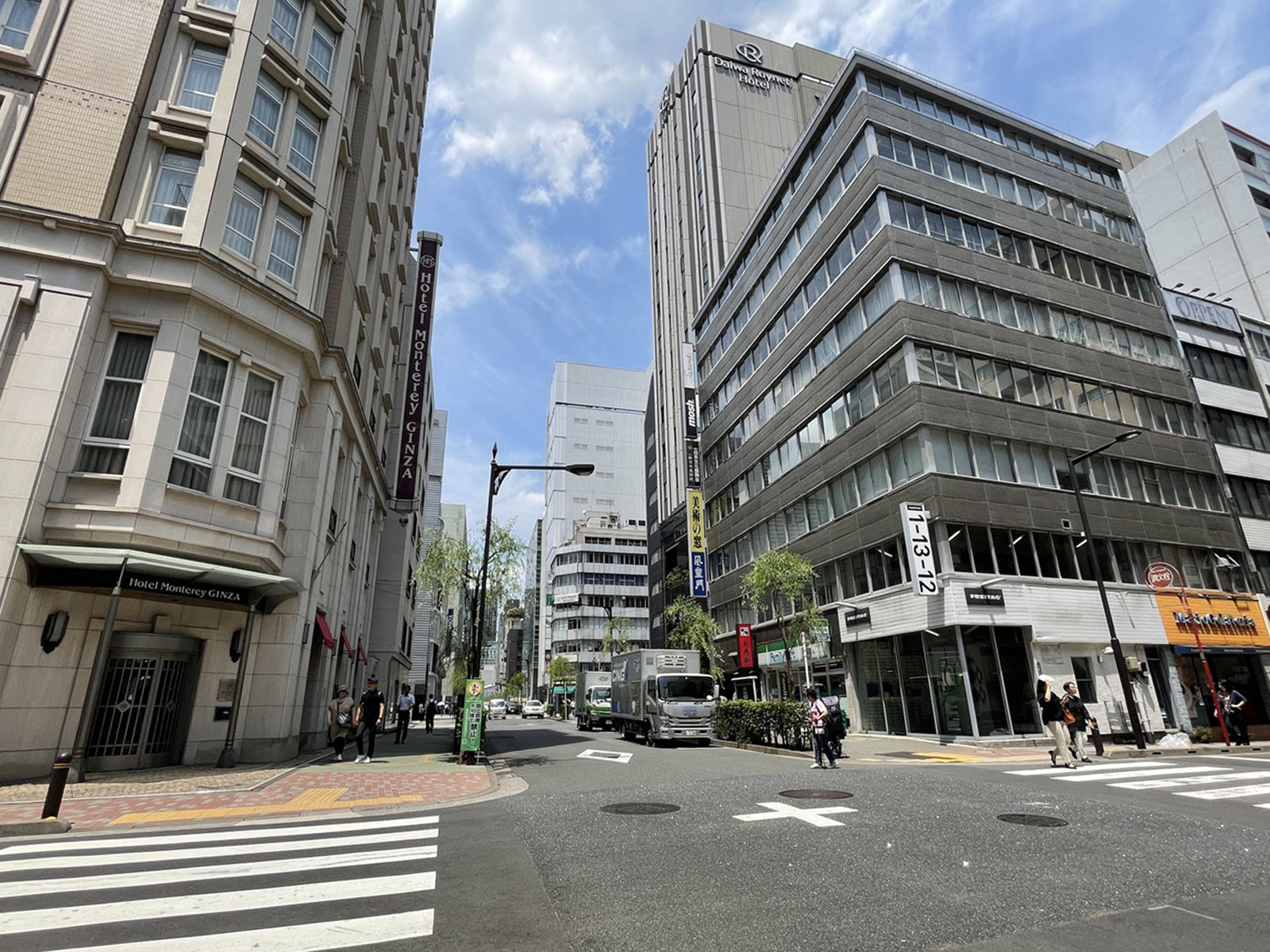 銀座松楠ビル前面の通り