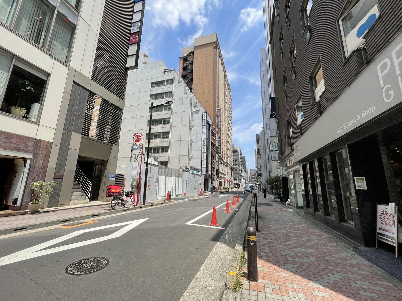 マニエラ銀座ビル前面の通り