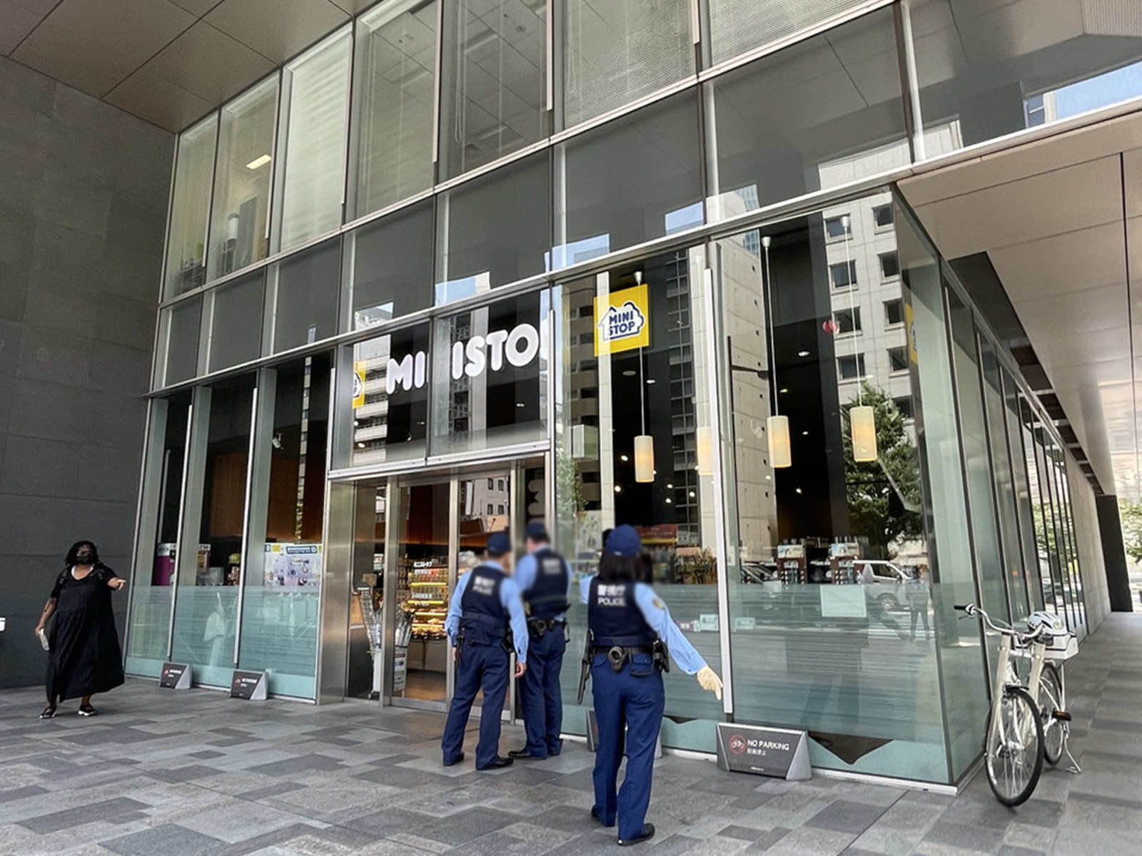 付近のミニストップ宝町駅前店