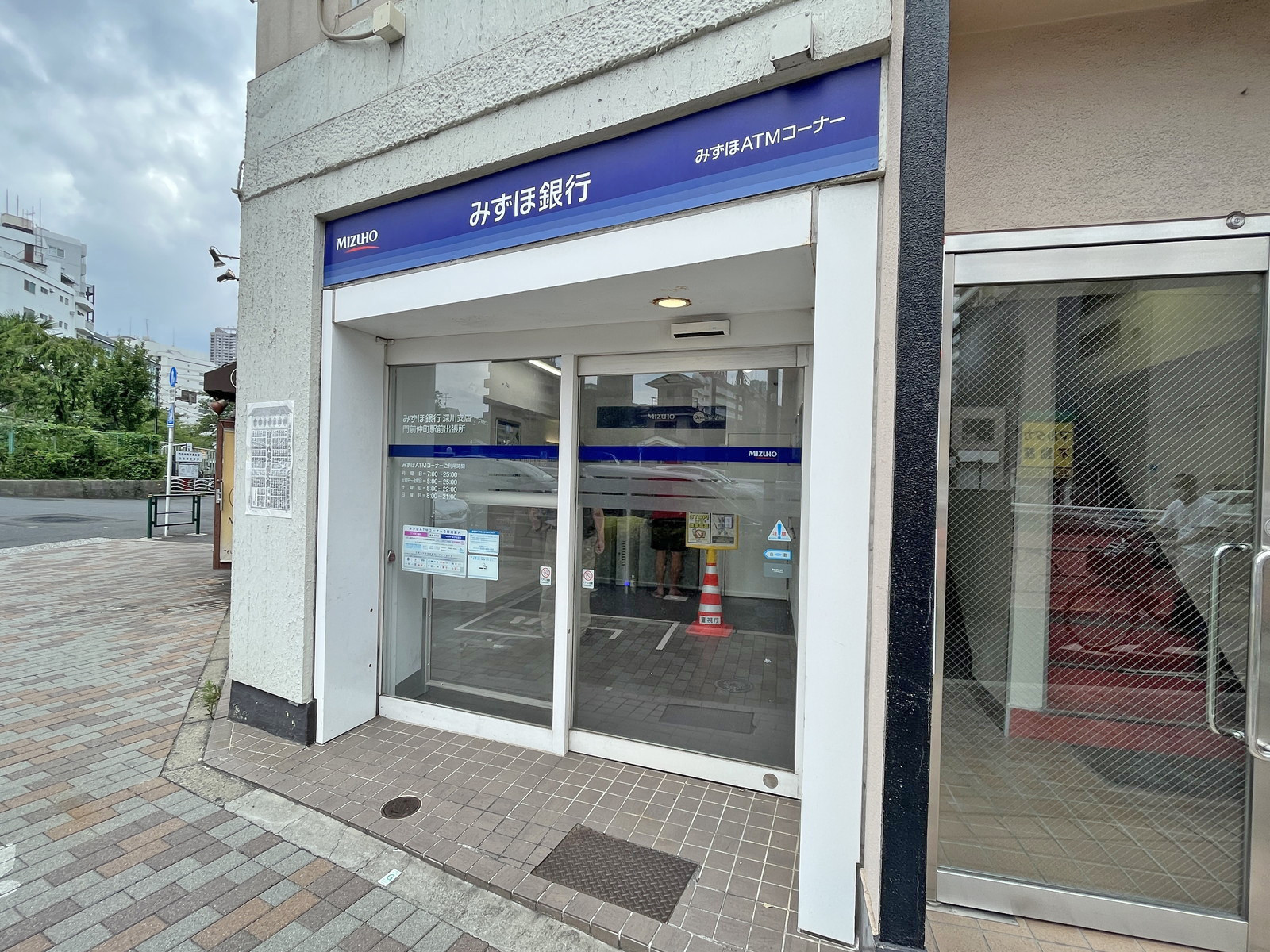 徒歩4分のみずほ銀行門前仲町駅出張所