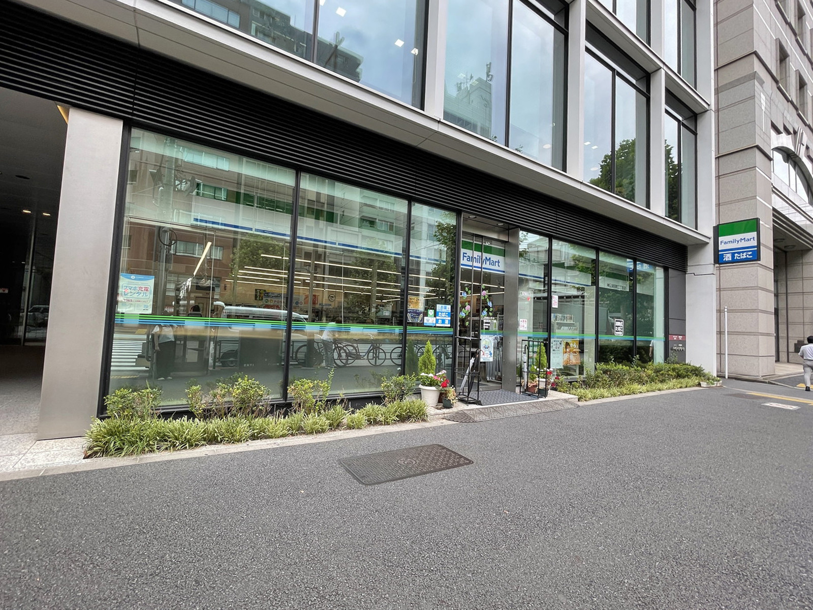 徒歩3分のファミリーマート神田須田町2丁目店