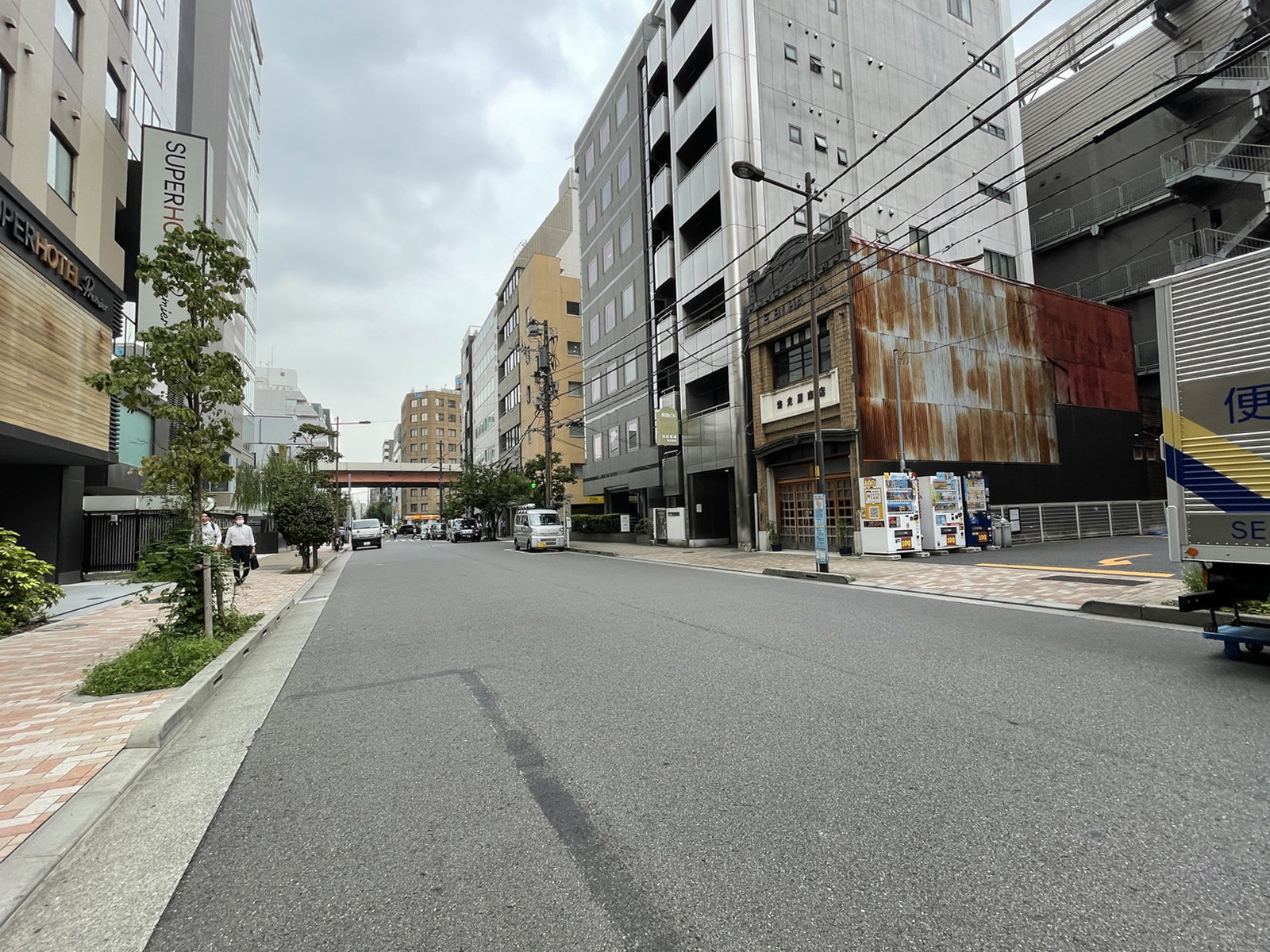 山崎須田町ビル前面の通り