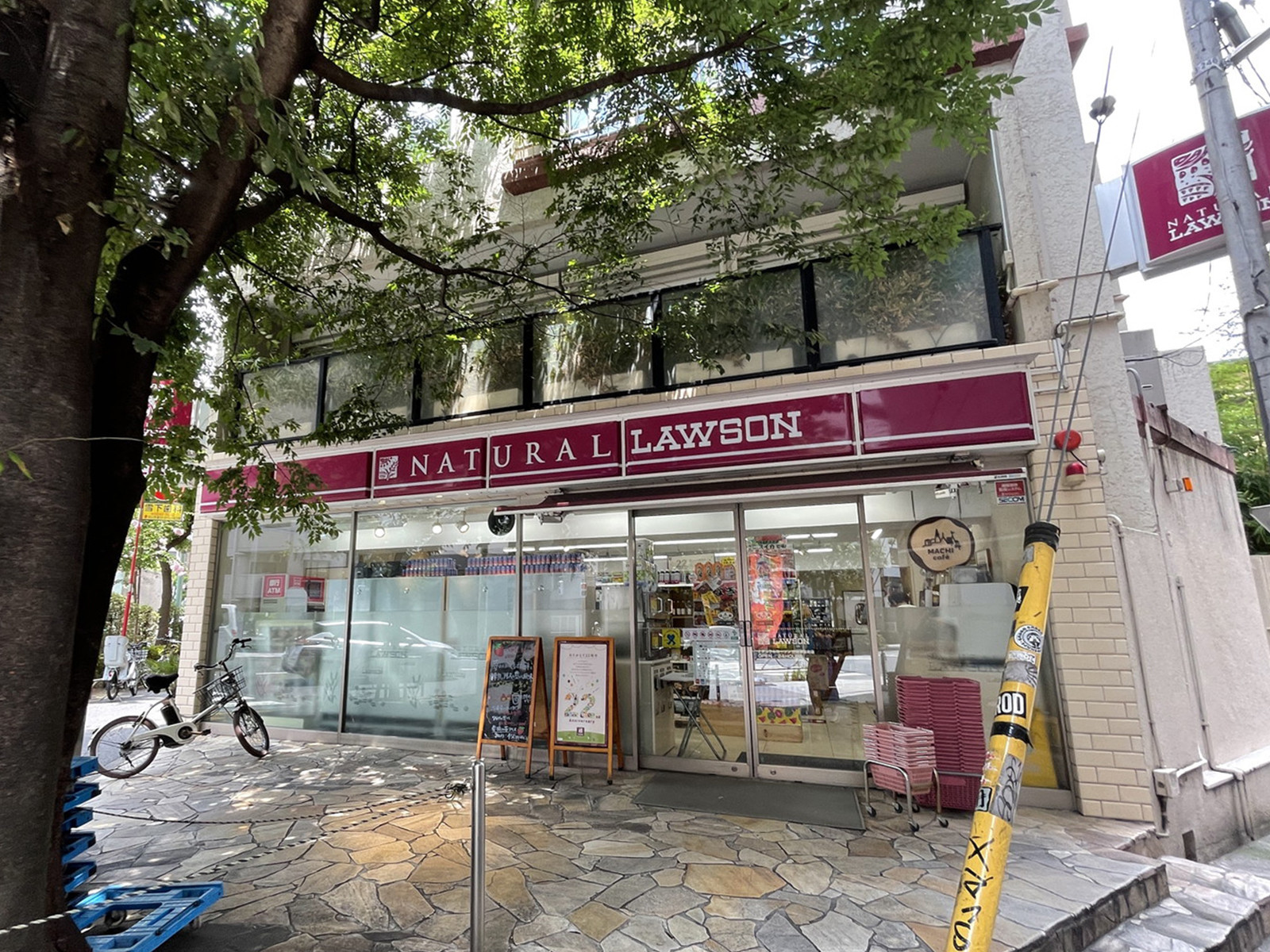 徒歩1分のナチュラルローソン渋谷神泉町店