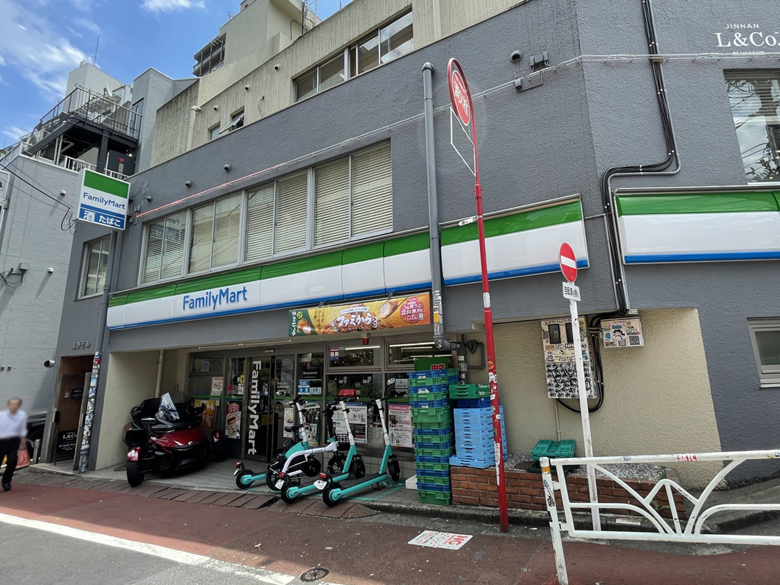 斜め向かいのファミリーマート渋谷神南北谷公園前店