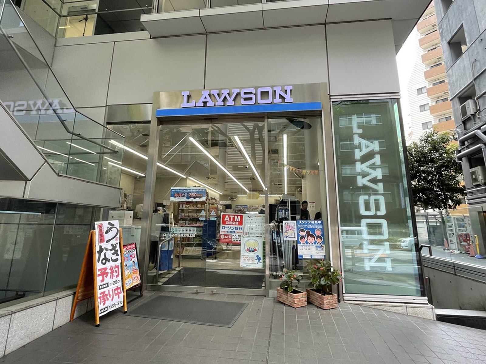 徒歩1分のローソン渋谷道玄坂上店