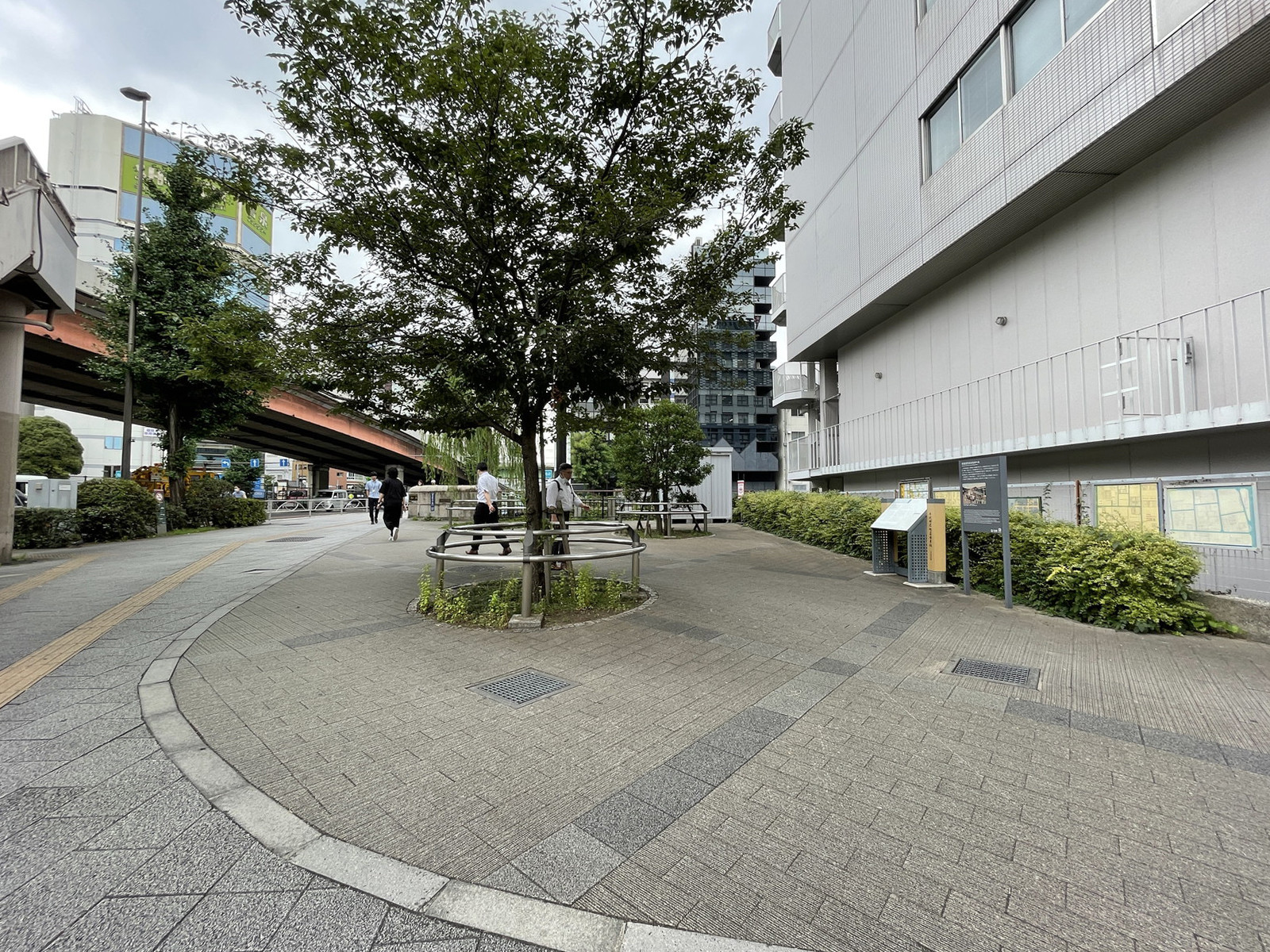 徒歩1分の千代田区立和泉橋南東児童遊園