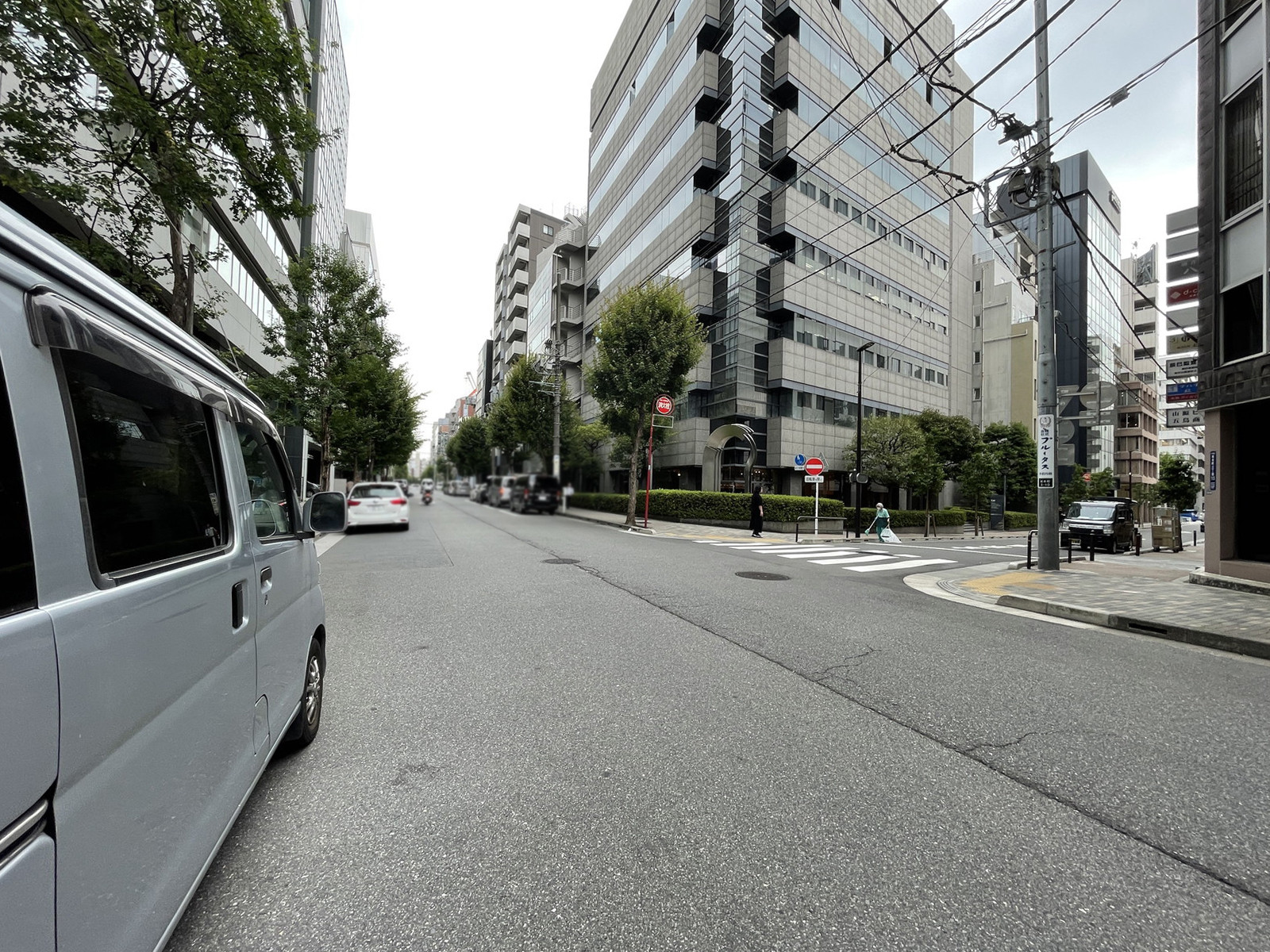 秋葉原花岡ビル前面の通り
