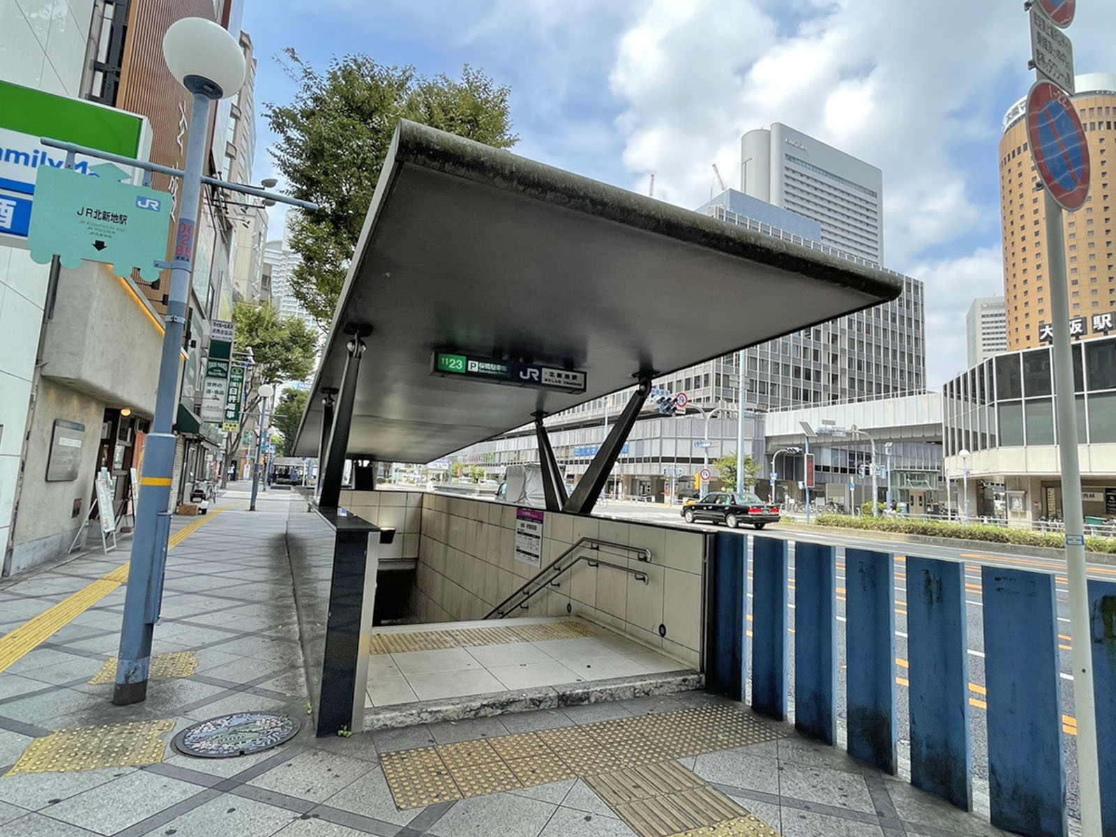最寄りの「北新地駅」