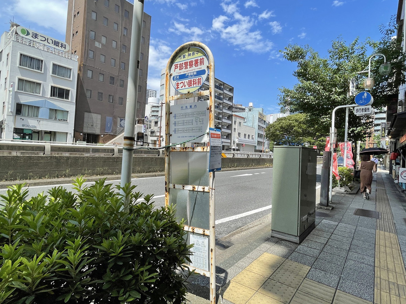 付近のバス停「戸部警察署前」