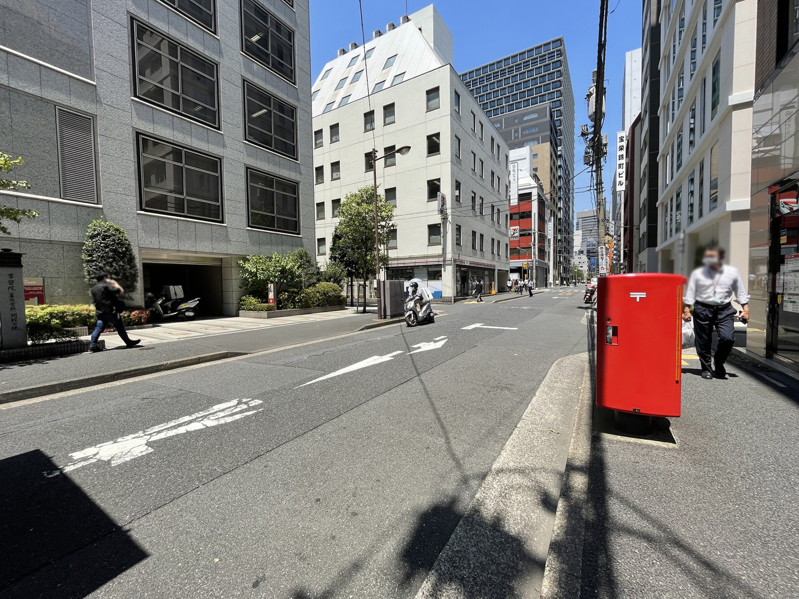 錦町司ビル前面の通り