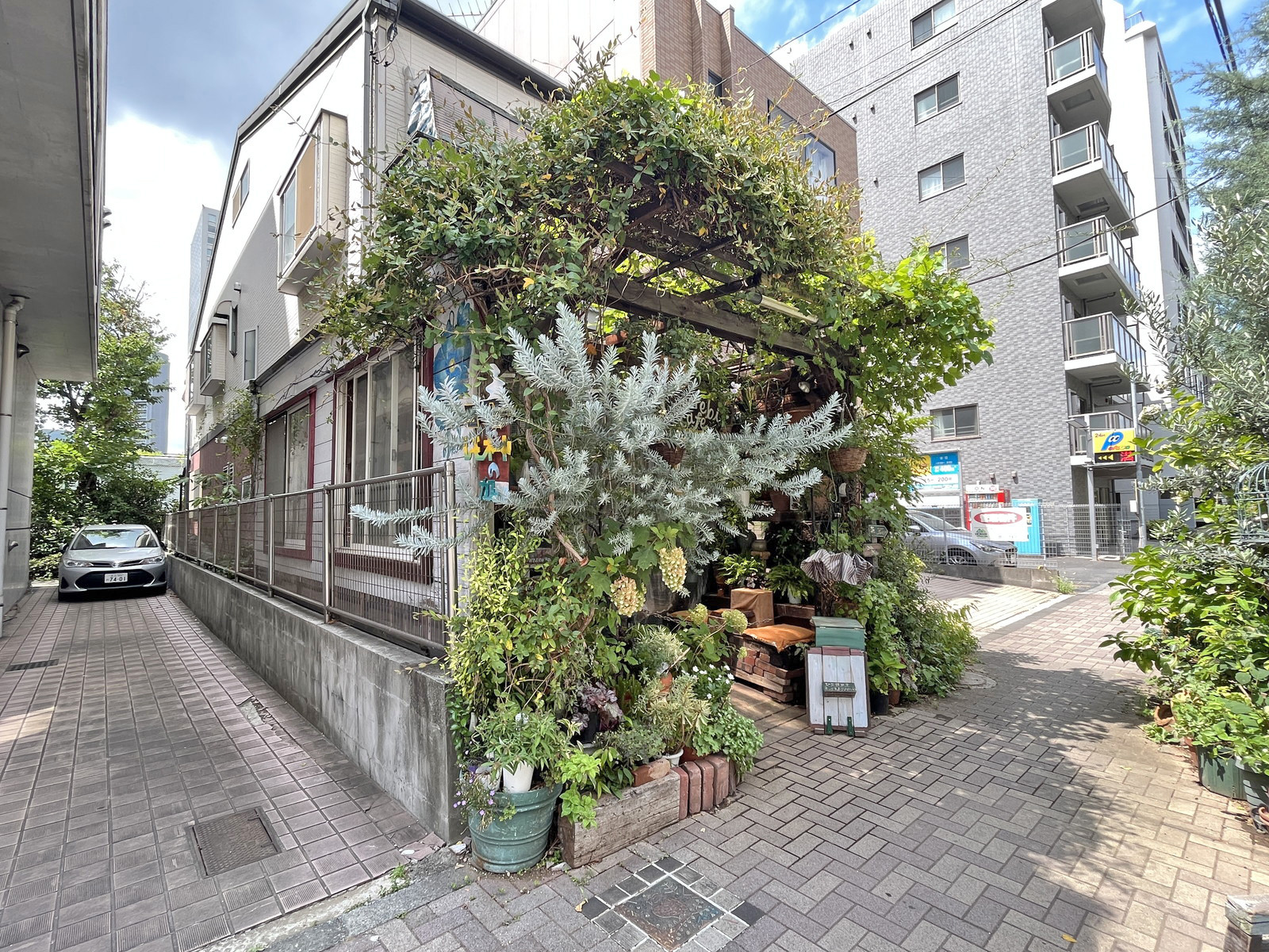 徒歩1分のComorebi cafe