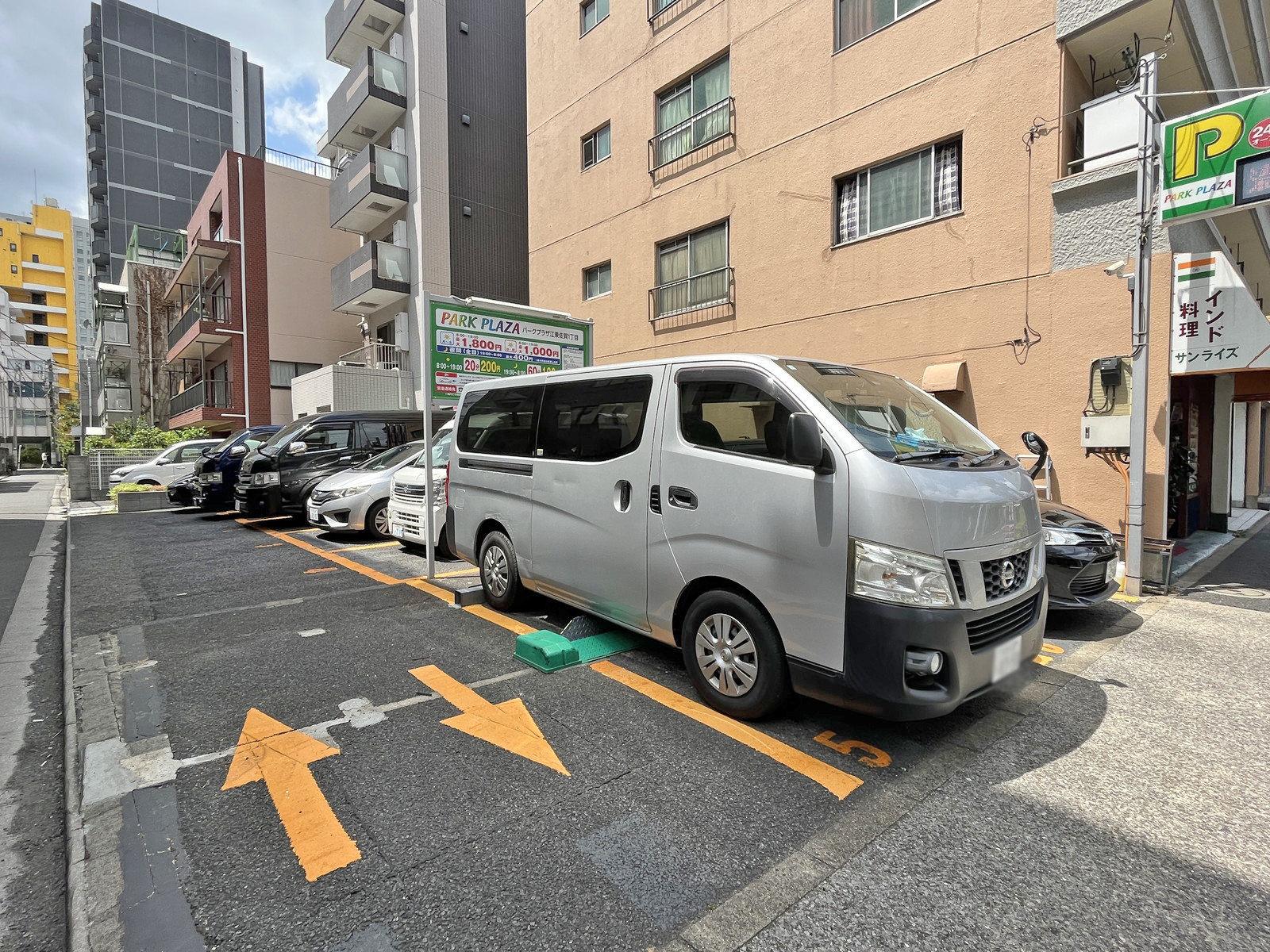隣のコインパーキング