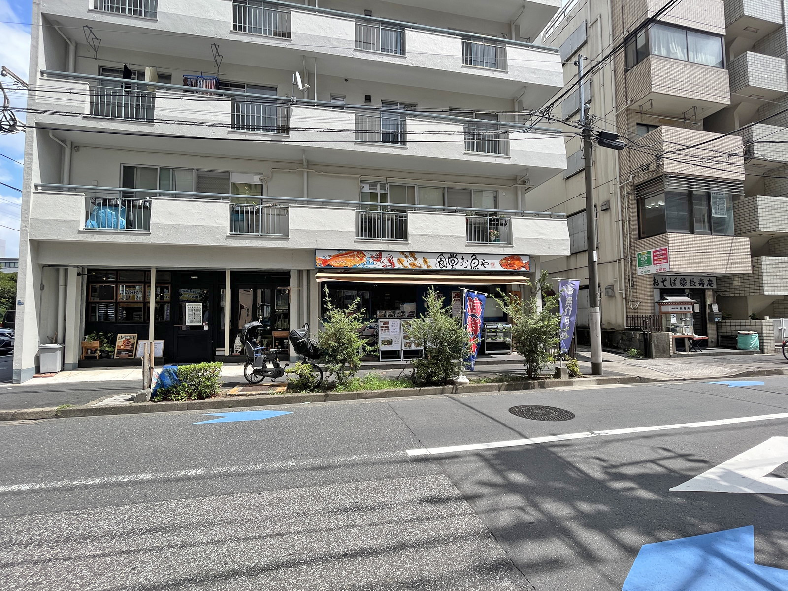 付近には飲食店が充実