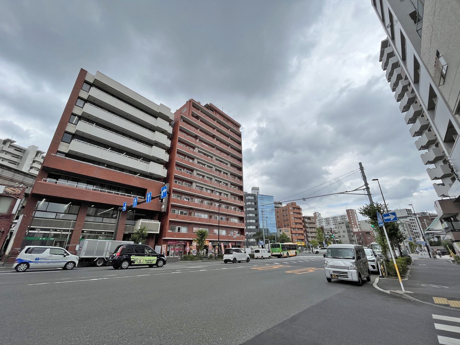 和倉ビル前面の清澄通り