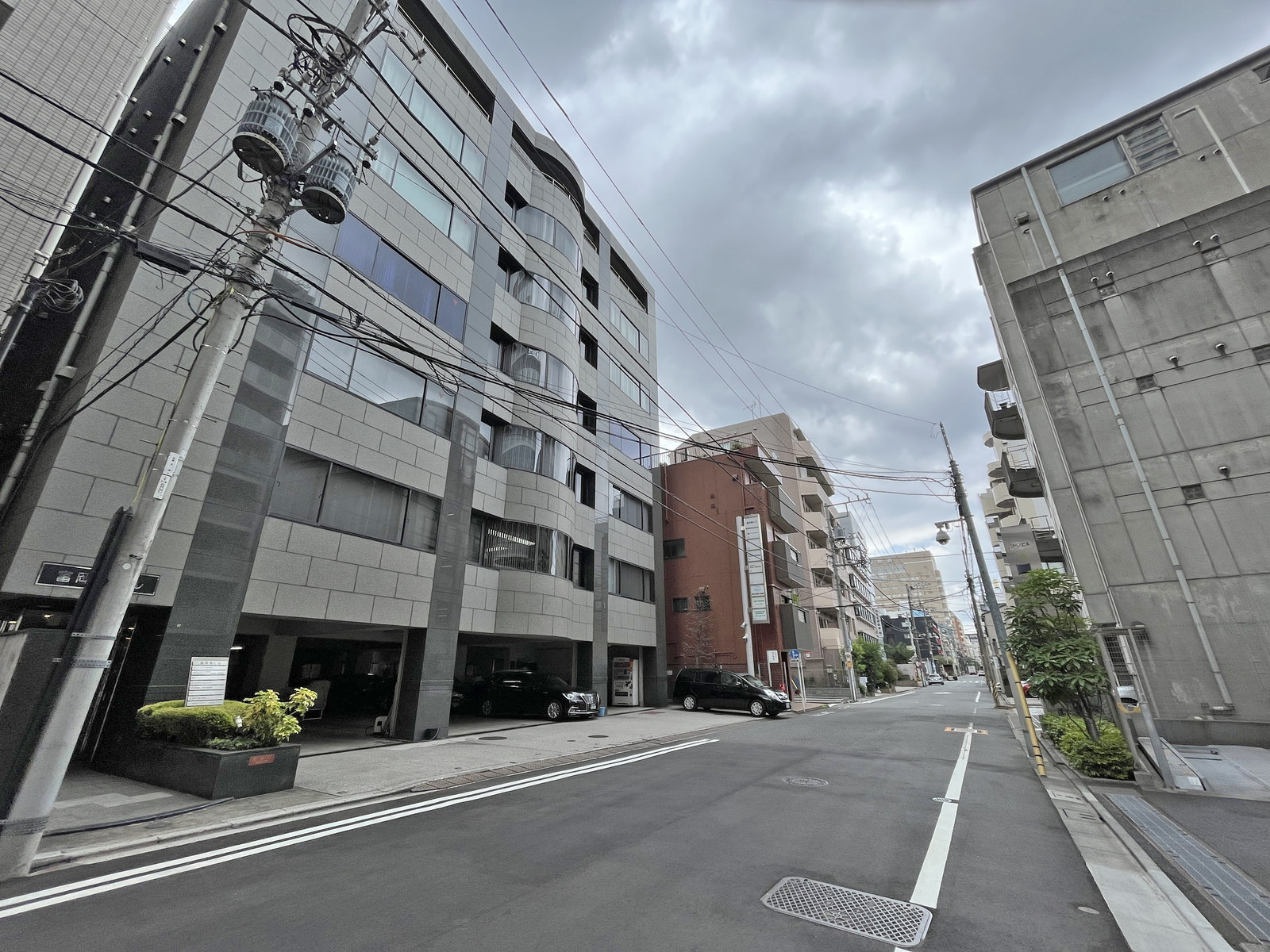 富岡橋ビル前面通り