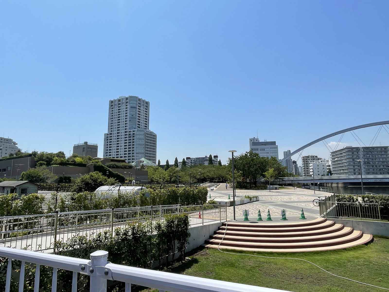 向かいの東品川海上公園