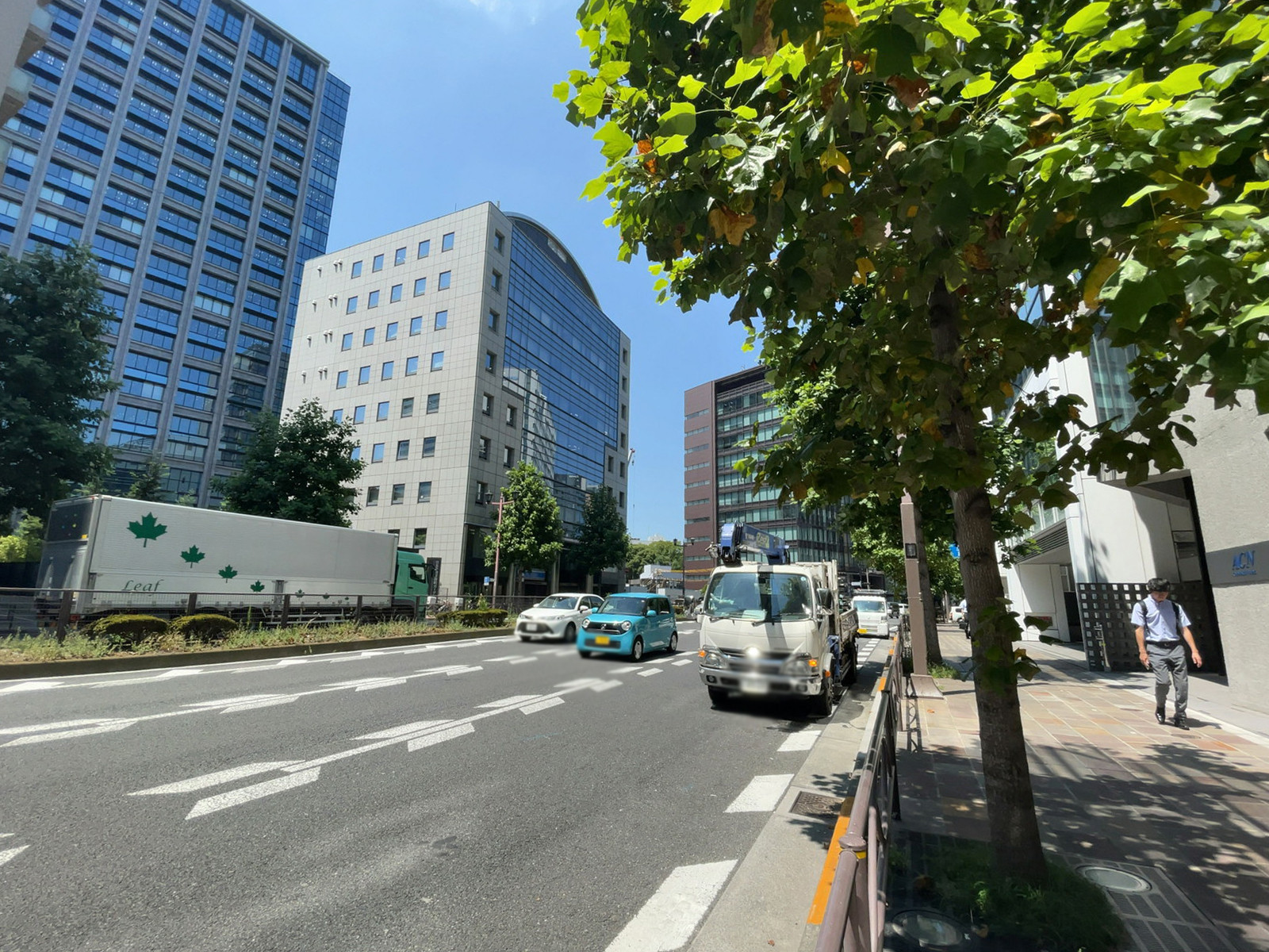 ピネックス麹町前面の新宿通り