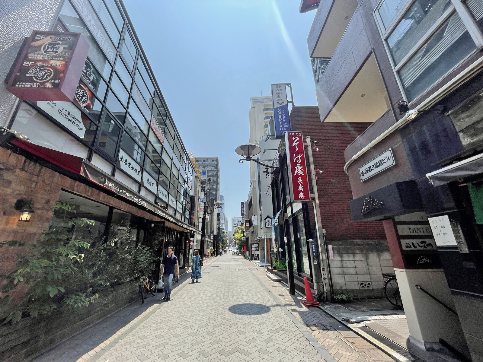 付近の赤坂みすじ通り