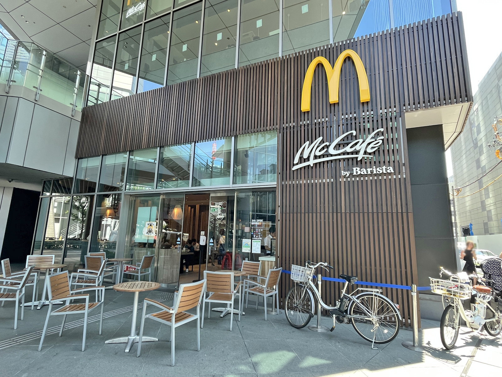 徒歩4分のマクドナルド六本木ヒルズ店